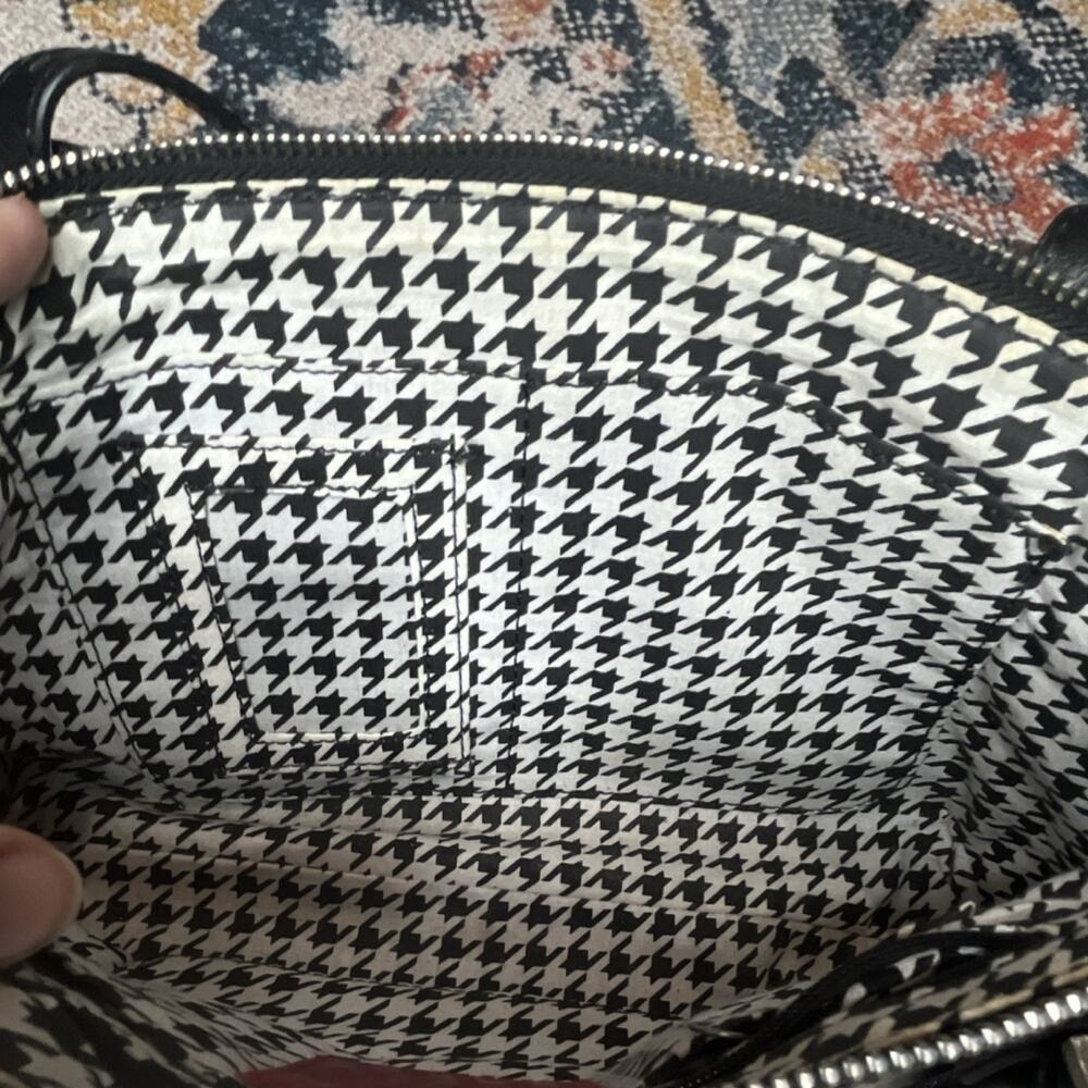 Hobo The Original Black Shoulder Bag Zip Closure Houndstooth Lining Pockets - Picture 3 of 10